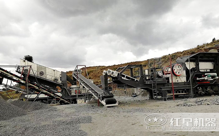 移動(dòng)顎式破碎機(jī)搭配移動(dòng)圓錐石子破碎生產(chǎn)線