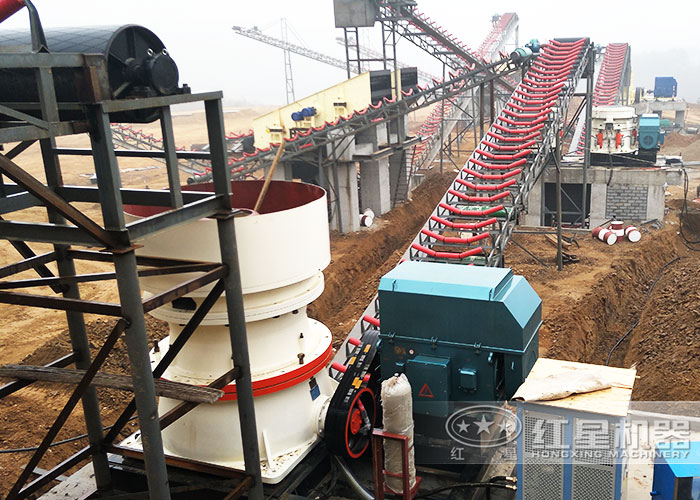 大型碎石加工現(xiàn)場 大型碎石加工現(xiàn)場