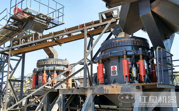 圓錐破碎石頭機(jī)大型石料加工現(xiàn)場