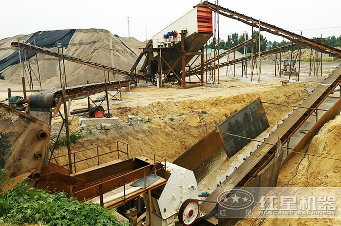 錘式打石機(jī)加工現(xiàn)場(chǎng)