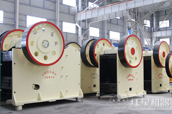 傳統(tǒng)顎式破碎機(jī)