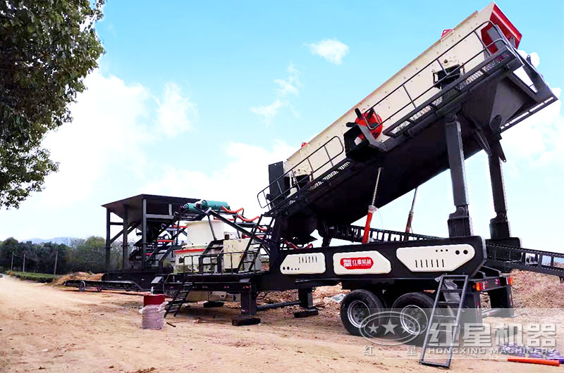 輪胎移動(dòng)制砂機(jī)單機(jī)作業(yè)現(xiàn)場(chǎng)圖