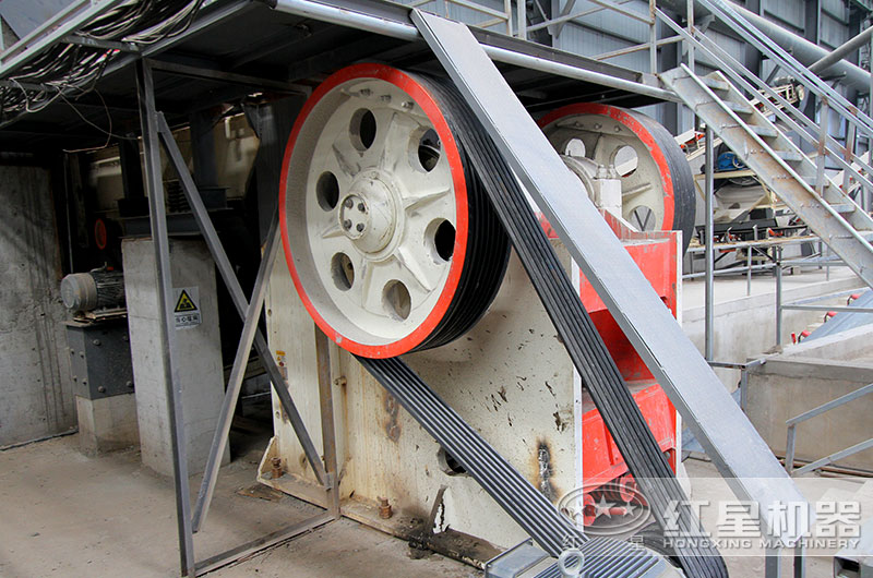 破碎生產(chǎn)現(xiàn)場(chǎng)實(shí)拍