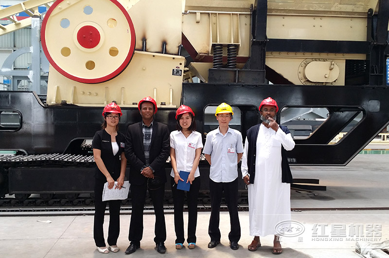 與國(guó)外合作用戶合影留念