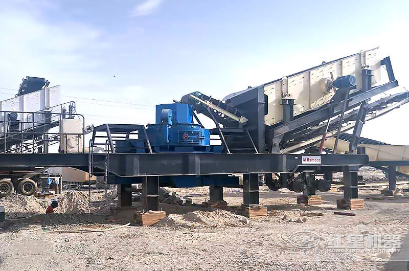 移動(dòng)制砂生產(chǎn)現(xiàn)場