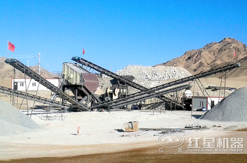 硬巖石料破碎常用設備加工現(xiàn)場