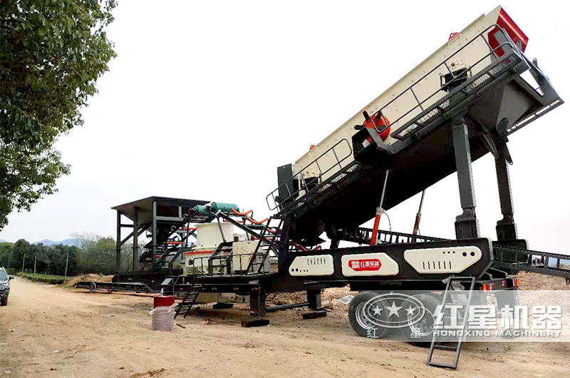 移動(dòng)立式?jīng)_擊破碎機(jī)現(xiàn)場(chǎng)