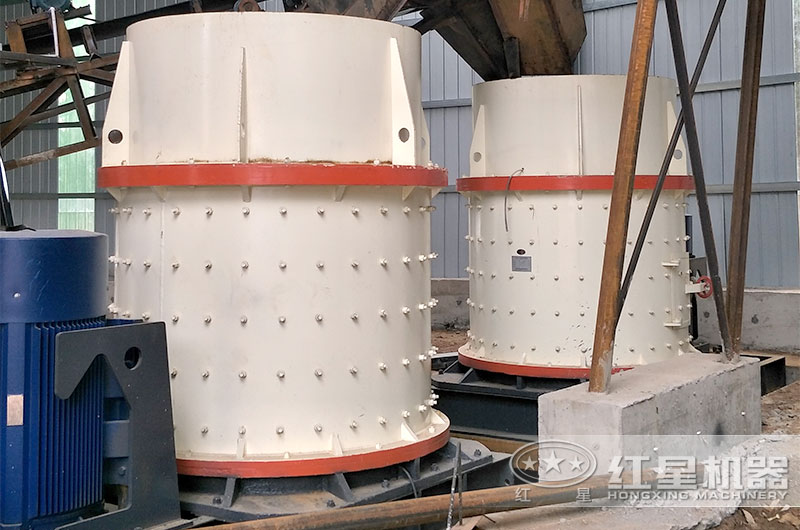 山東客戶復(fù)合式制砂機(jī)作業(yè)現(xiàn)場(chǎng)