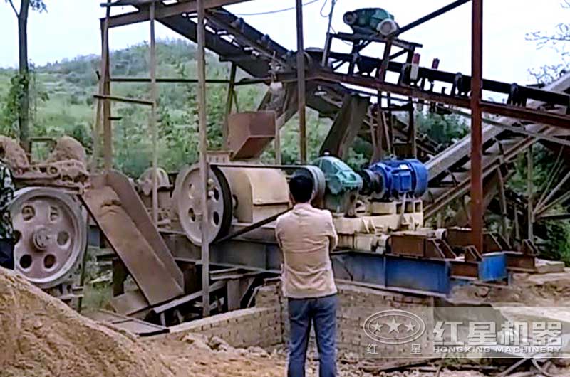 對輥式制砂機(jī)制砂