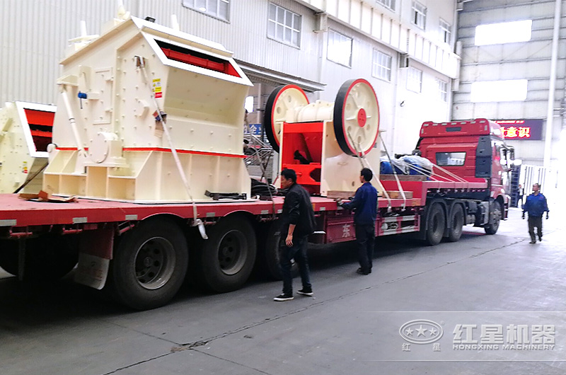 全套破碎設備發(fā)貨現(xiàn)場