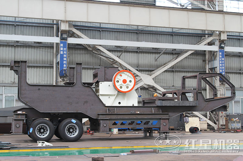 顎式移動(dòng)破碎機(jī)車間安裝現(xiàn)場(chǎng)