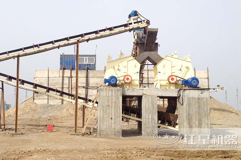 1210反擊式破碎機作業(yè)現(xiàn)場